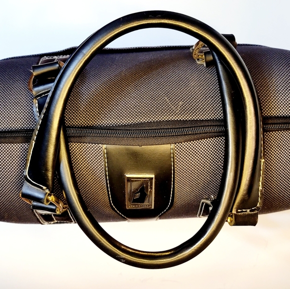 London Fog Oxford Style Cabin Bag Carry On Over Night Luggage Satchel Under Seat - Picture 9 of 12